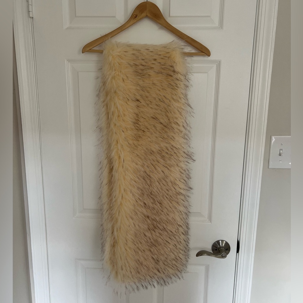 Fuzzy Cream Stole / Formal Shawl / Wrap